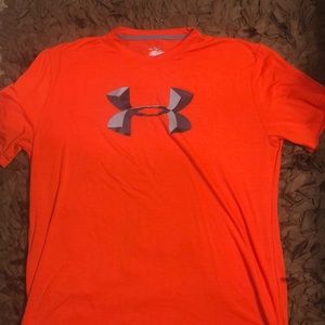 Men’s Under Armour sz medium heat gear t shirt
